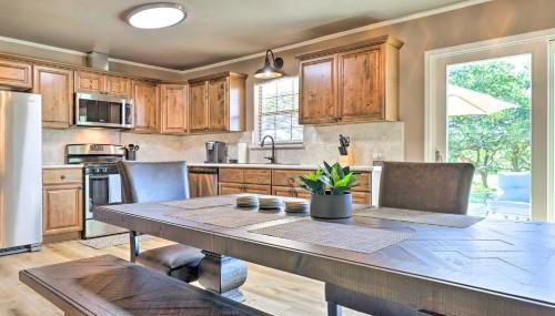 Quiet Haven with Hot Tub, 4 Mi to Canyon Lake! - Foto 5