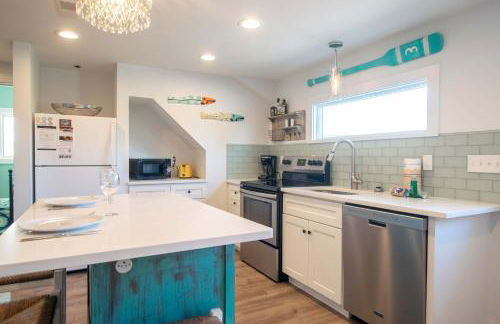 Full Renovation Amazing Spot with Views - Photo 9