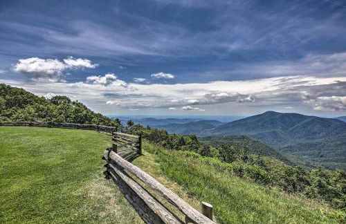 Walk to Slopes Wintergreen Resort Condo with Pool - Foto 4