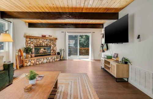 Pine Den Cabin: Arcade+Fire Pit+BBQ - Foto 8