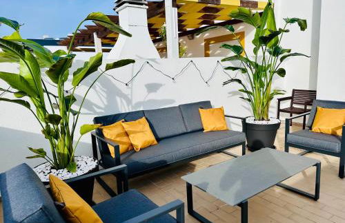 Amazing beach bliss 2br w/private sea view terrace - Photo 31