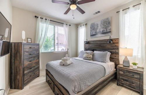 Marbella Lane - Elegant 5BR Home Rancho Mission - Photo 19