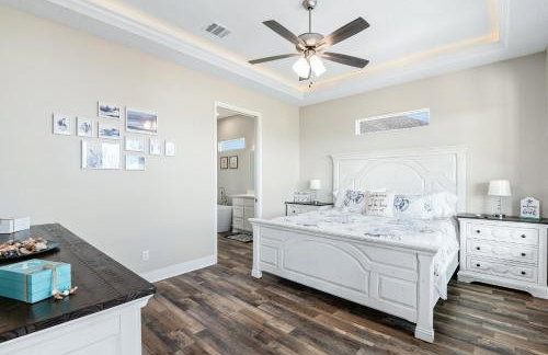 Stylish 4BR Crystal Beach Retreat Walk to Beach - Foto 17