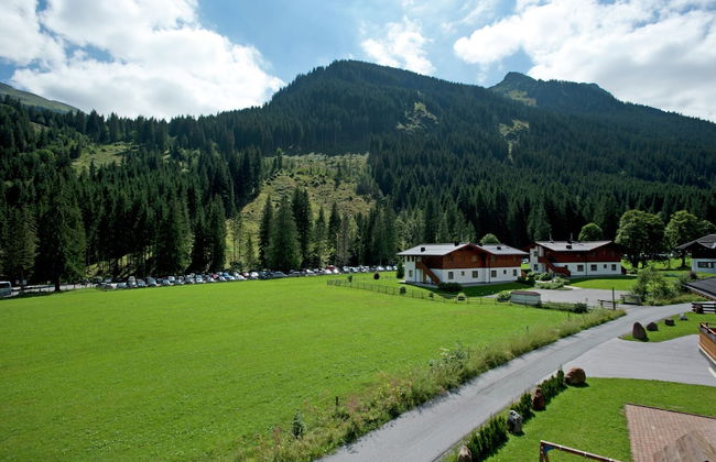 Chalet in Saalbach Near Ski Lift & Sauna - Photo 36