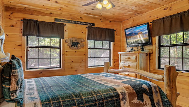 Secluded Memories 2 Bedroom Cabin by RedAwning - Foto 3, Habitación