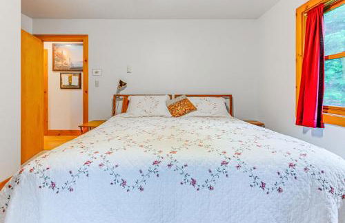 Peaceful White Sand Lake House with Dock and Deck! - Foto 14