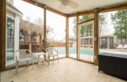 Tropical Oasis with Tiki Bar, Firepit, Seasonal Pool - Foto 29