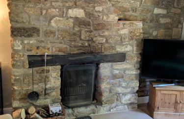 Period Thatched Cottage Towcester - Photo 51