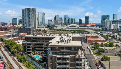 HUGE downtown corner unit- Pool-Gym-Walk 2 Broadway - Foto 2