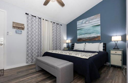 F Lakefront! Remodeled, Sleeps 4, Boat Slip, Patio, WiFi, Cable, Pool - Foto 23