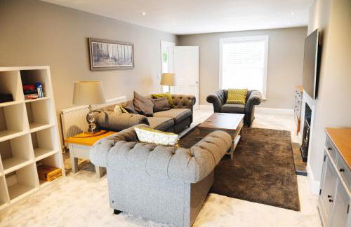 Large Country House with Hot Tub, Pool Table, and Log Burner - Photo 49