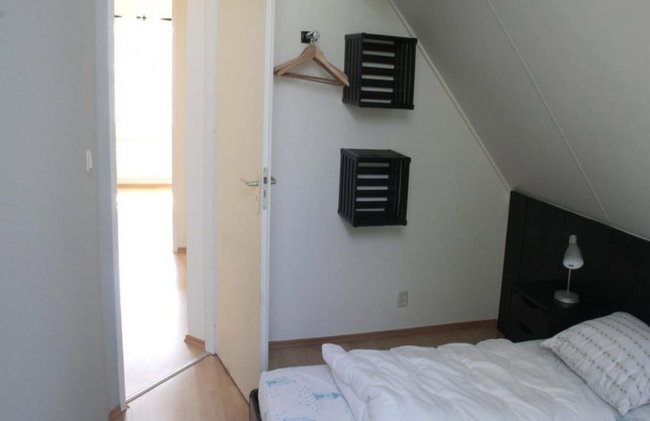 Appealing Bungalow With Garden - Photo 13