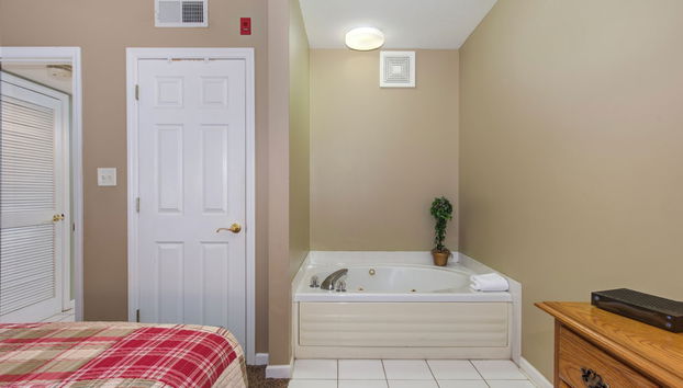 Colonial Crest Condo Unit #113 - Foto 2, Habitación