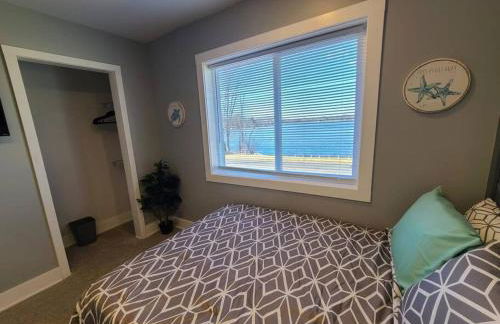 Newly Built Waterfront home w/Amazing Views - Foto 27