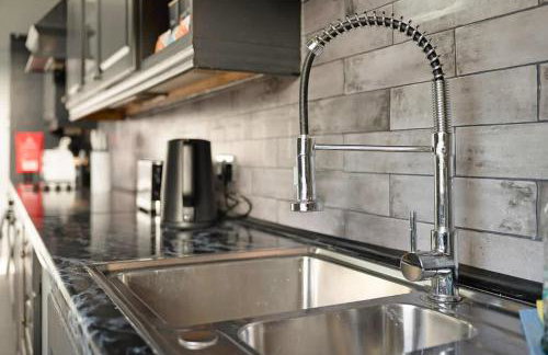 Stylish 4BR Retreat Near Town Centre - Foto 29