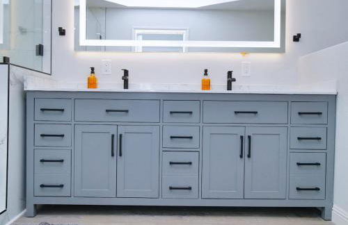 Renovated 5 Bd 3 Ba AC Private Deck Lawn - Foto 2