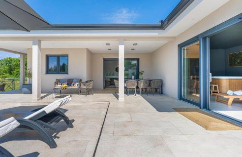 Stunning Home In Hum With Sauna - Photo 16