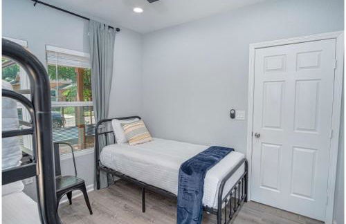 Newly Remodeled 4BR 2BA Near Amazing Downtown - Foto 40