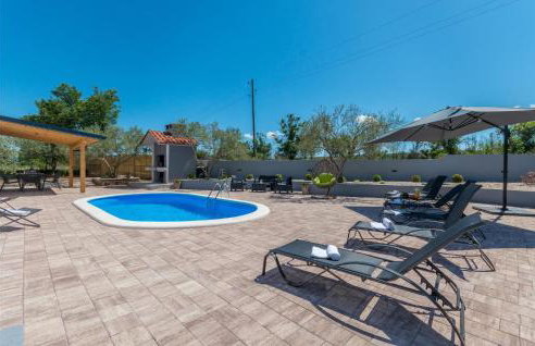 3 Bedroom Cozy Home In Sikovo - Foto 10