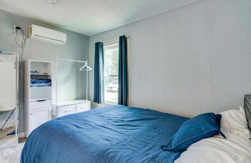 10 Mi to Lake Conroe Couples Retreat with Porch! - Photo 13