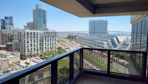 Luxurious and Spacious 2-Bedroom Condo Unit Downtown San Diego in the Heart of the Gaslamp Quarter - 30-Day Min recommended - 14-Day Min acceptable - Foto 5