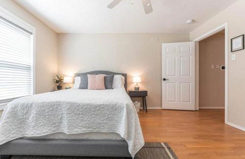 Escape to a Restored 1920s East Waco Bungalow - Photo 10