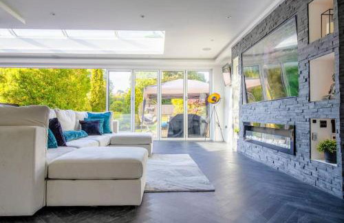 Luxury 4-Bedroom High-End Home, Includes Jacuzzi and Pool Table - Foto 66