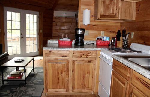 Romantic Yurt Getaway with a Private Hot Tub near Beckley, West Virginia - Foto 3