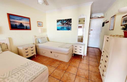 FIRST LINE Villa Floor Studio Apartment with amazing sea view Air Conditioned just 50m from the beach - Foto 13