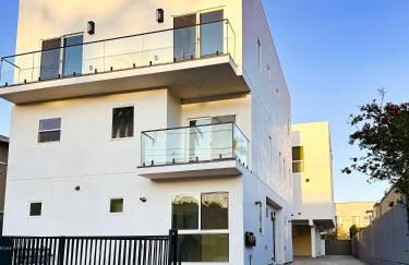 Luxury House 3-Level 4-bedroom, Free Parking and Patio - Photo 26