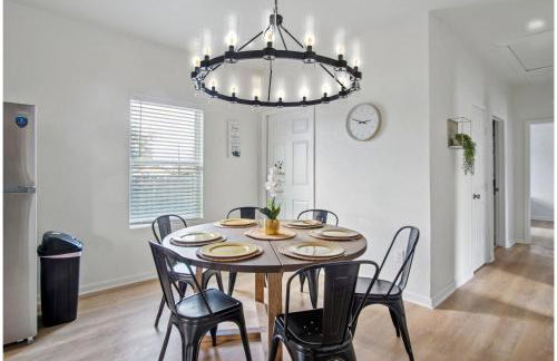 Your Inner-City Sanctuary: 3BR2BA Near Riverwalk - Foto 9