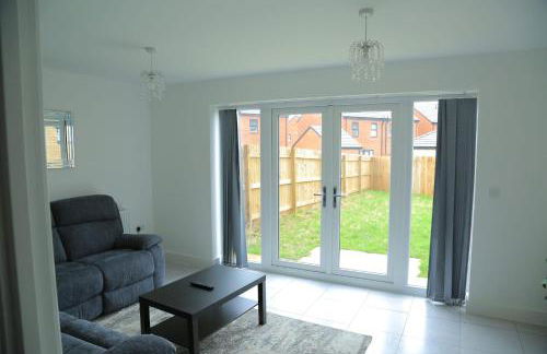 Beautiful New family home - Photo 4