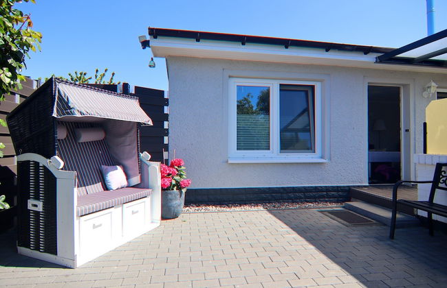 Bungalow Near Baltic Sea - Photo 1