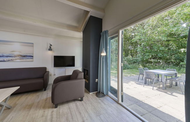 Cozy Beachside Retreat With Fireplace - Photo 9