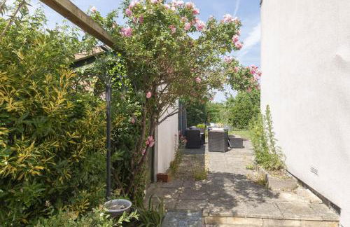 Peaceful 3-Bed Cottage in Eastington, near Stonehouse - Photo 38