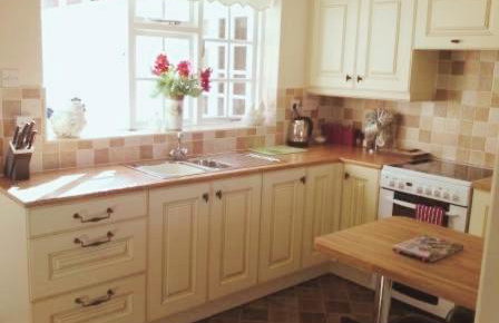 Sea views, private garden, comfortable family and dog friendly home - Foto 2