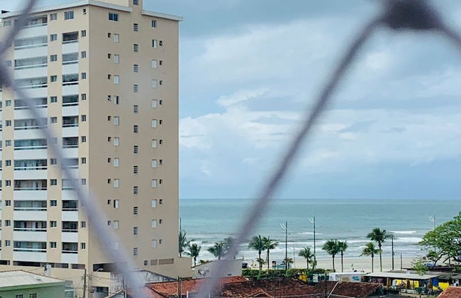 Lindo apto com piscina em Praia Grande - Foto 11