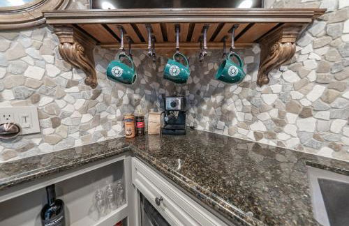 Lux Western Cabin Pool Table Ping Pong Vibes - Foto 31