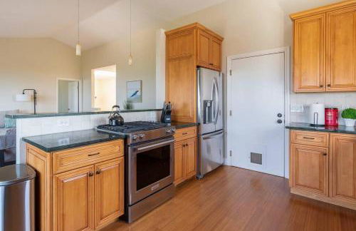 Ocean View Retreat Mins to Beaches & Trails - Photo 6