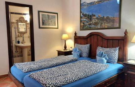 Apartment mit kleiner Innenhof-Terrasse im mediterranen Stil - Foto 7