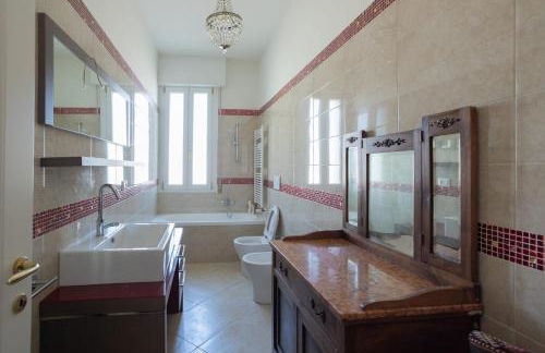Charming Apartment In The City Center "Terrazza Sui Tetti" Con Parcheggio Gratuito - Photo 25