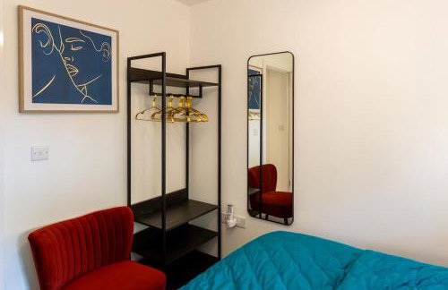 #57 Central Taunton 2BR APT - Sleeps 6 - 5 mins to Taunton Player Ready 2 - "Perfect For Contractors and Families - Free Parking" - Foto 14