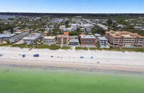 Beautiful Sunsets just Steps from Beach with King Bed and Queen Sleeper Sofa - Foto 3