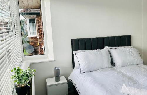 Bright 4BR Home - National Museum, Highfields Park, Uni & City Centre - Sleeps 8 - Photo 8