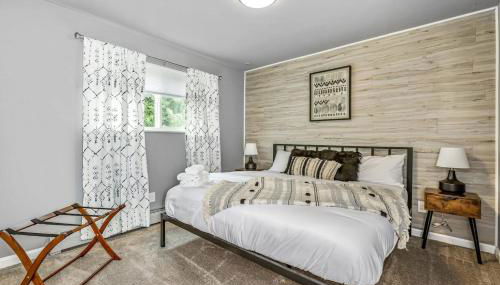 Modern Family Haven Fenced Yrd GrillFirepit - Foto 3