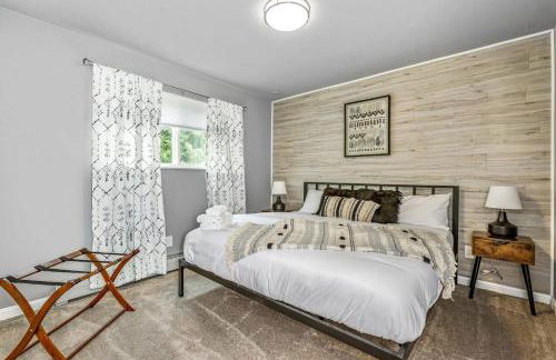 Modern Family Haven Fenced Yrd GrillFirepit - Foto 3