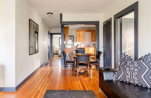 Stay Portland - Portland Classic - Walk to Local Coffee & Food - Photo 6