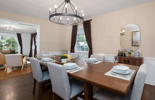 Exclusive Lux Home Near Town • Game Rm • Gym • 4BR - Photo 24