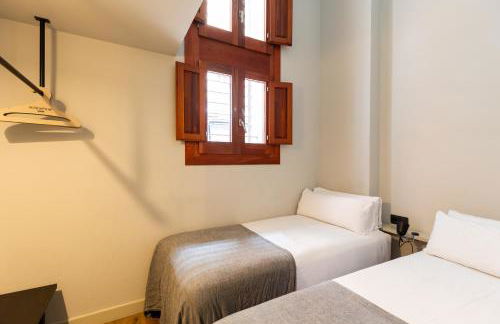 Uma Suites Barceloneta Beach - Photo 9