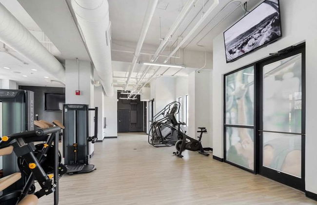 Uptown 1st Ward Corner Unit Superior 2BD Apt - Foto 54